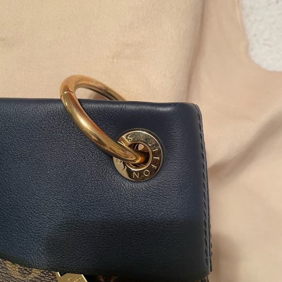 Louis Vuitton - Picture 11 of 15